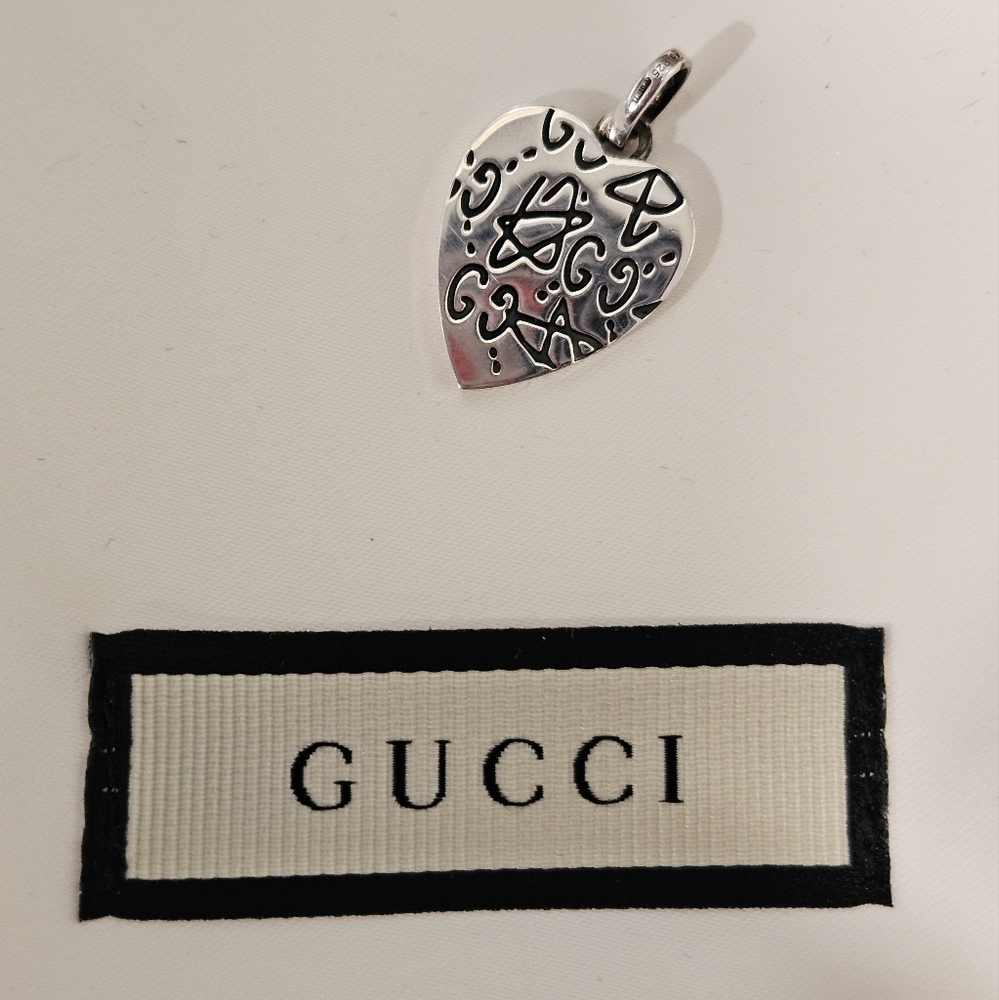Gucci sterling silver heart pendant